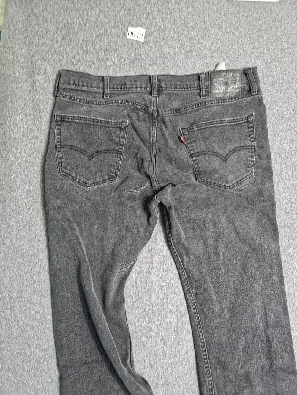 Men's Black Straight-Leg Jeans Levis 502 Straight.